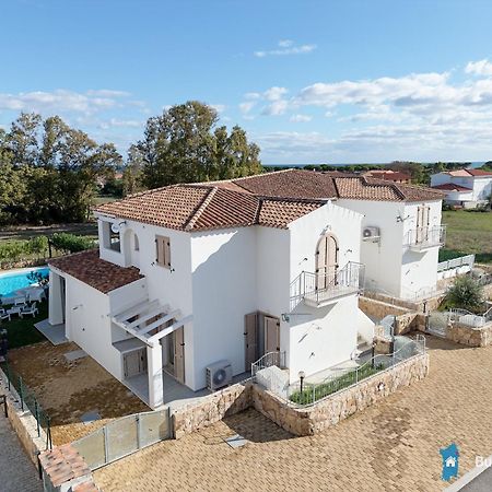 Villetta Con Piscina Budoni Affitti Spiaggia 700 Mt Exteriör bild