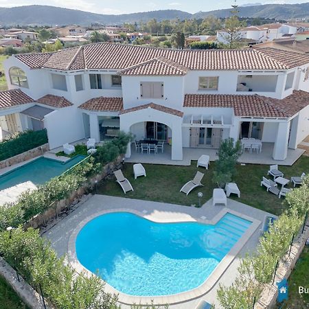 Villetta Con Piscina Budoni Affitti Spiaggia 700 Mt Exteriör bild