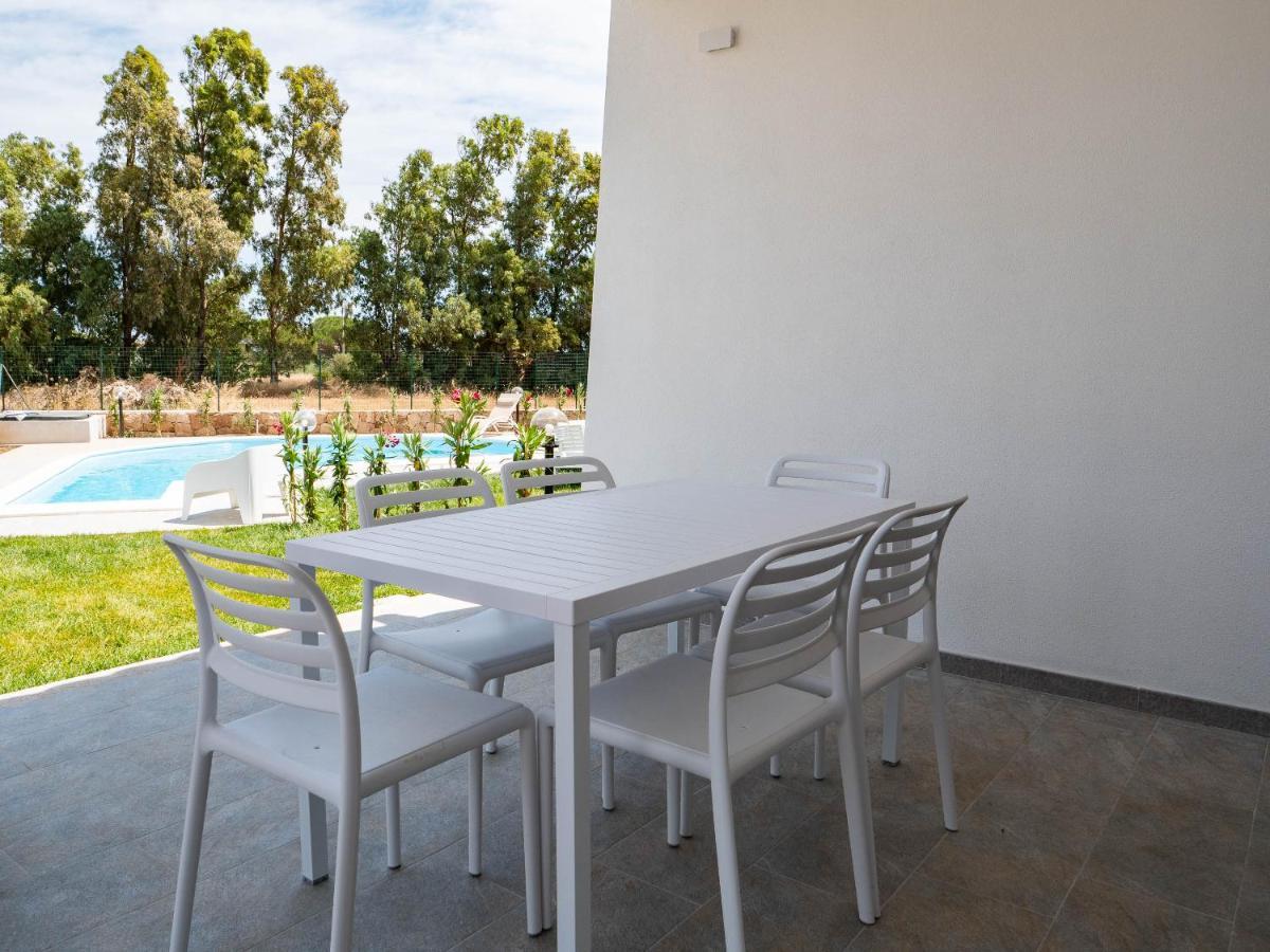 Villetta Con Piscina Budoni Affitti Spiaggia 700 Mt Exteriör bild