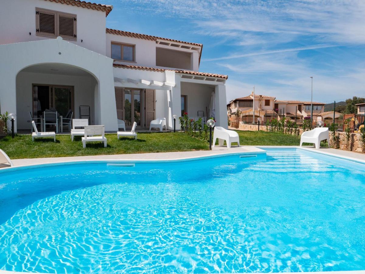 Villetta Con Piscina Budoni Affitti Spiaggia 700 Mt Exteriör bild