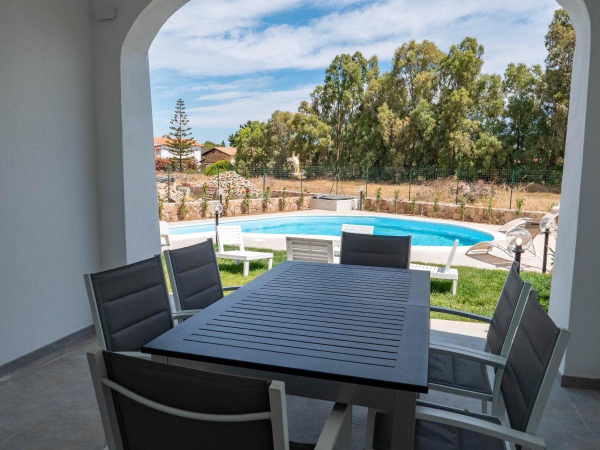 Villetta Con Piscina Budoni Affitti Spiaggia 700 Mt Exteriör bild