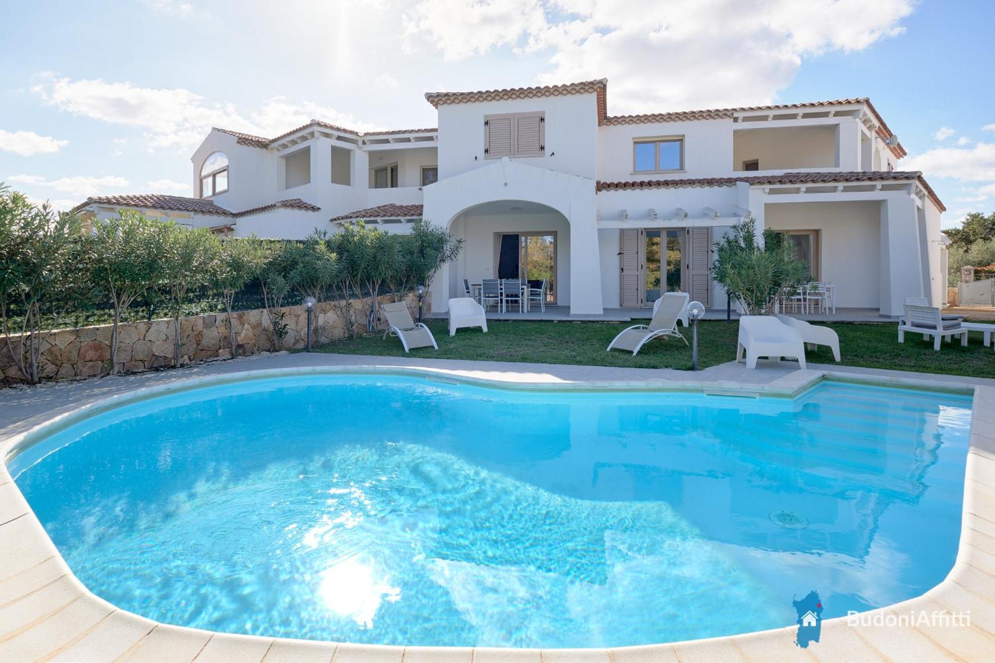 Villetta Con Piscina Budoni Affitti Spiaggia 700 Mt Exteriör bild