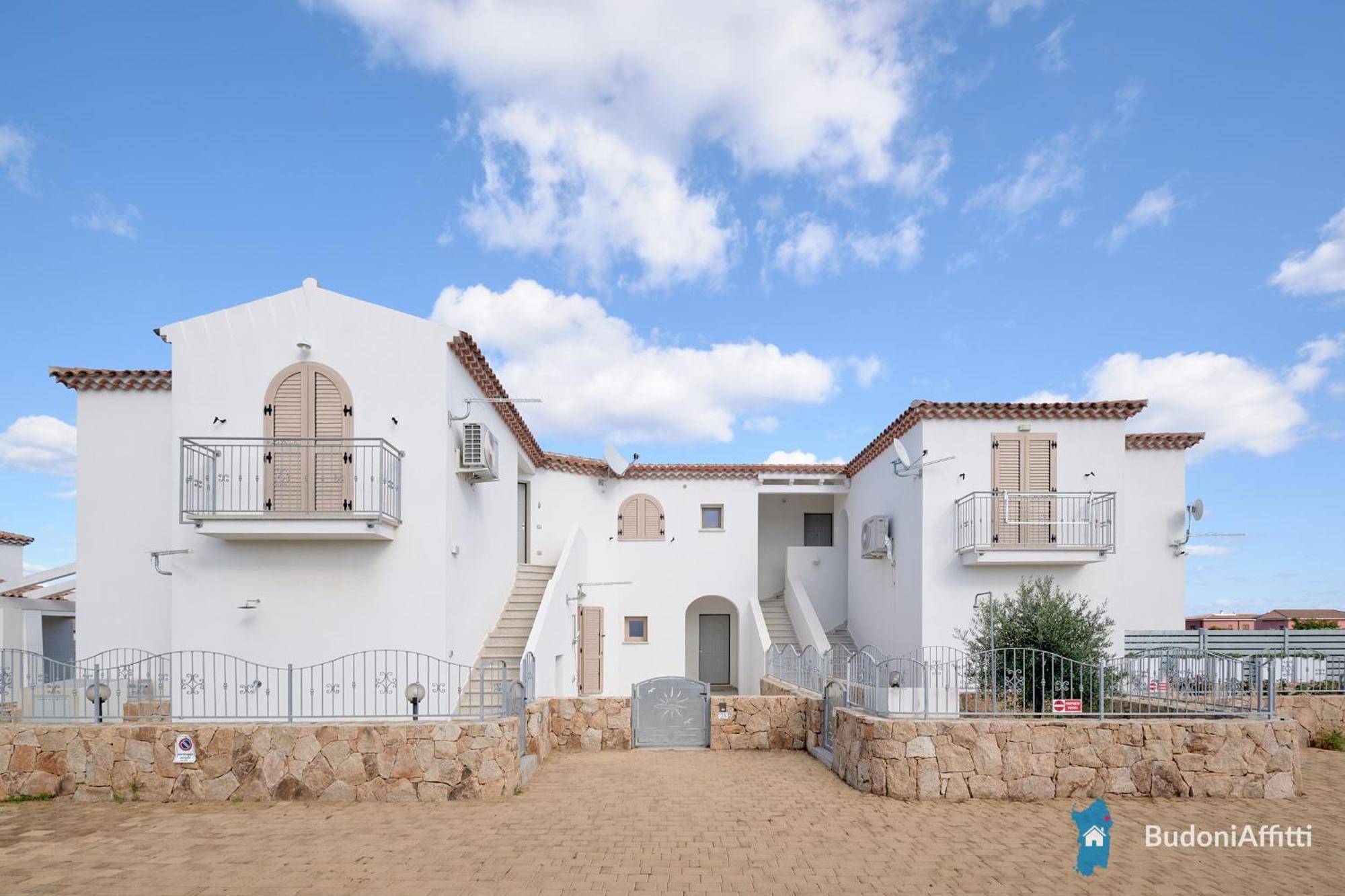 Villetta Con Piscina Budoni Affitti Spiaggia 700 Mt Exteriör bild